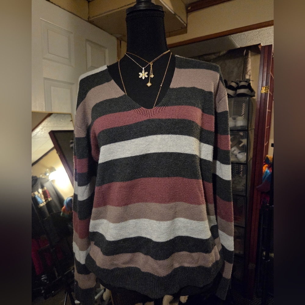 Express Gray & Multicolor Stripe V-neck Pullover Sweater Size Large Women’s